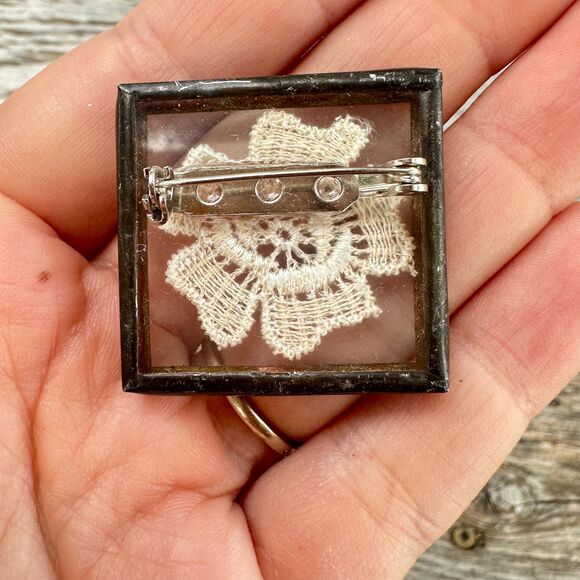 Vintage Jewelry Square Flower Lace Brooch Pin - Picture 3 of 3
